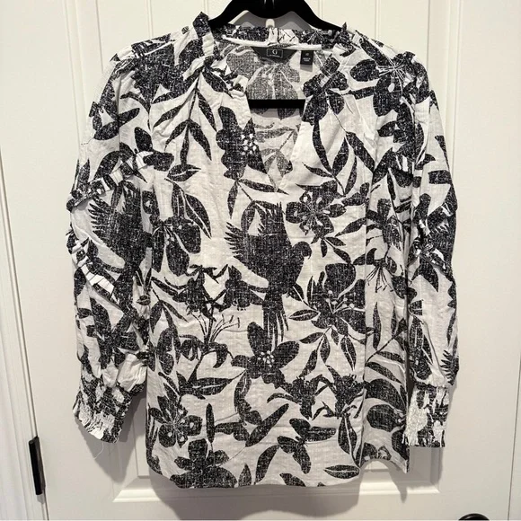 G by Giuliana Monochrome Floral Top with Ruffle Accents - Picture 2 of 8